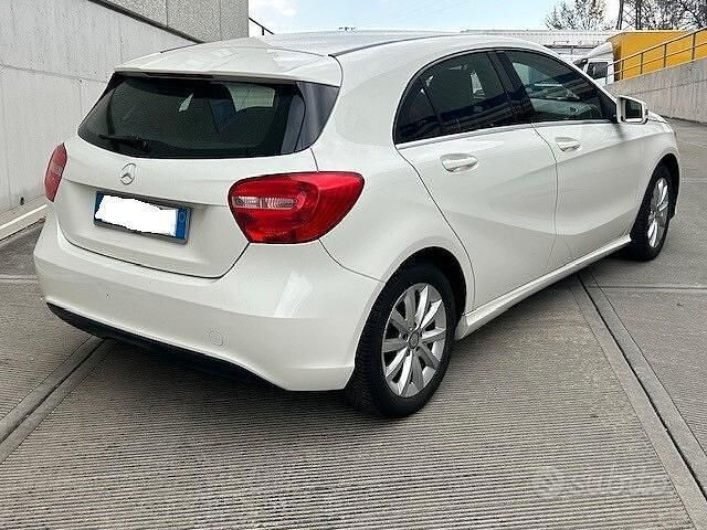 Usata Mercedes A180 Executive 108 CV (79 kW) 2015 Bianco Berlina