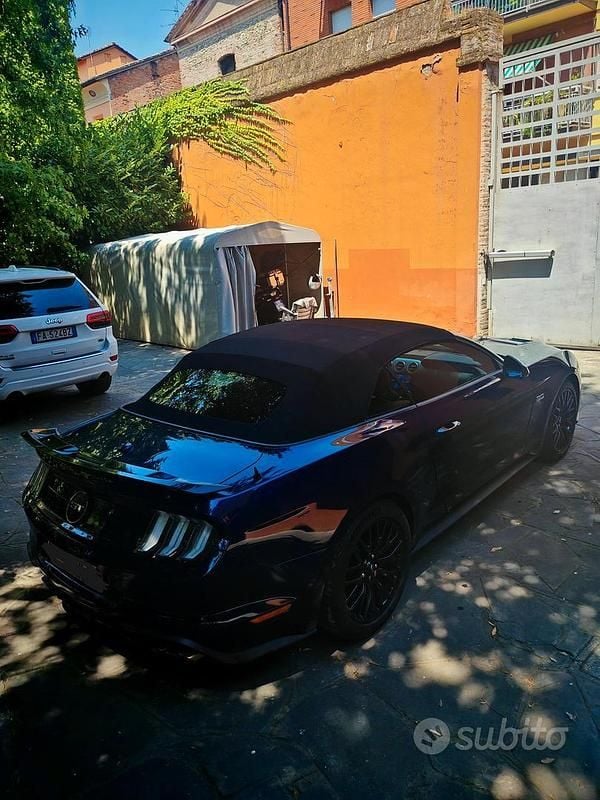 Usata Ford Mustang GT 450 CV (330 kW) 2020 Blu Cabrio