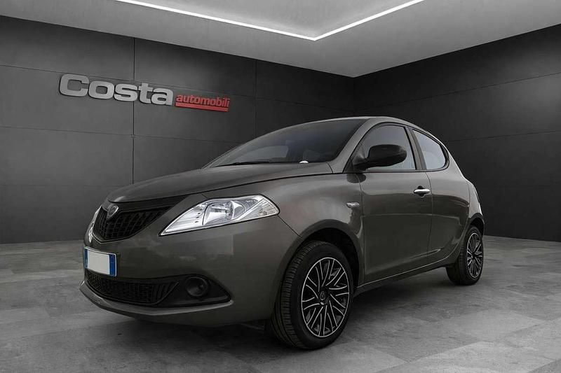 Usata Lancia Ypsilon Silver 69 CV (50 kW) 2023 Grigio Utilitaria