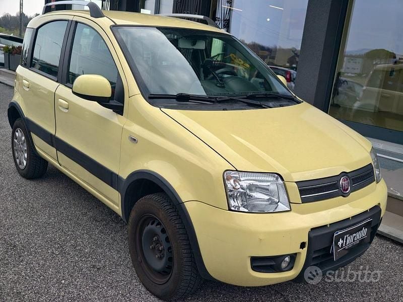 Usata Fiat Panda 4x4 Climbing 69 CV (50 kW) 2011 Giallo Utilitaria