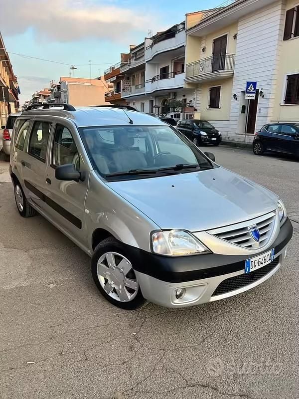 Usata Dacia Logan MCV Lauréate 70 CV (51 kW) 2007 Giallo Station wagon