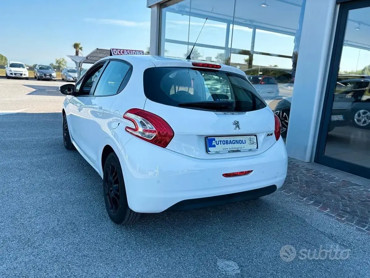 Usata Peugeot 208 Active 82 CV (60 kW) 2013 Bianco Utilitaria