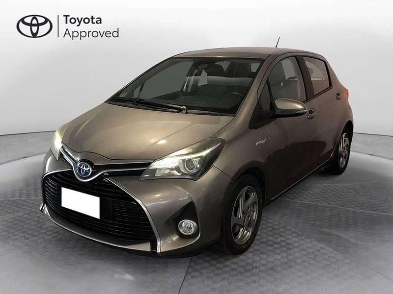 Grigio Usata 2015 Toyota Yaris Hybrid Active Tre volumi | 11.500 € (Buon prezzo) - Immagine 1/4