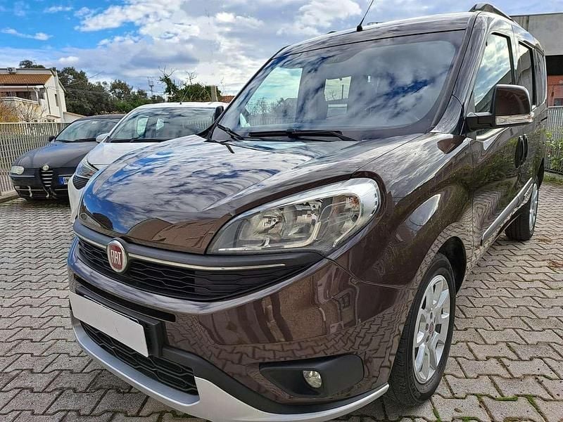 Usata Fiat Doblò Trekking 120 CV (88 kW) 2016 Bronzo bronzino metallizzato Monovolume