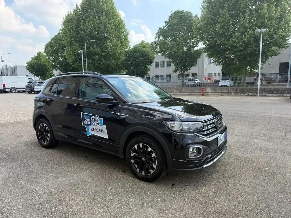 Usata VW T-Cross Sportline 110 CV (80 kW) 2023 Deep black perlato SUV