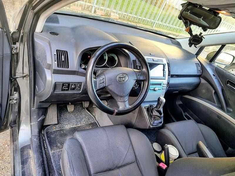 Usata Toyota Corolla 120 CV (88 kW) 2005 Grigio Station wagon