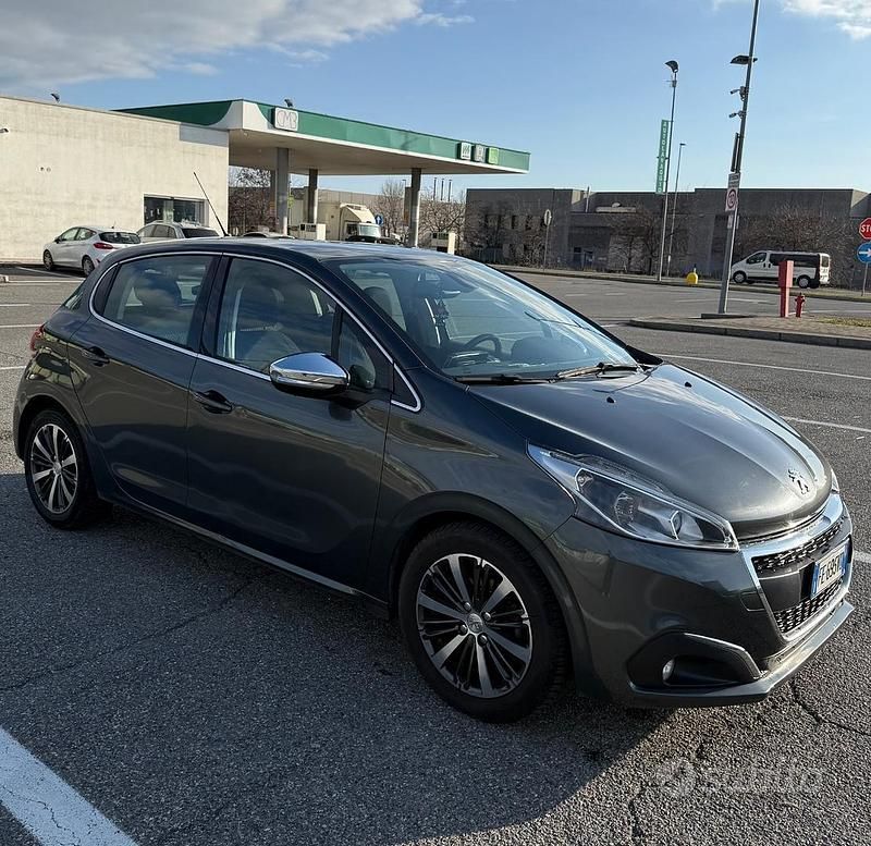 Usata Peugeot 208 2016 Utilitaria
