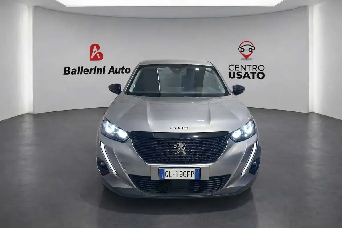 Usata Peugeot 2008 Active 102 CV (75 kW) 2022 Argento SUV