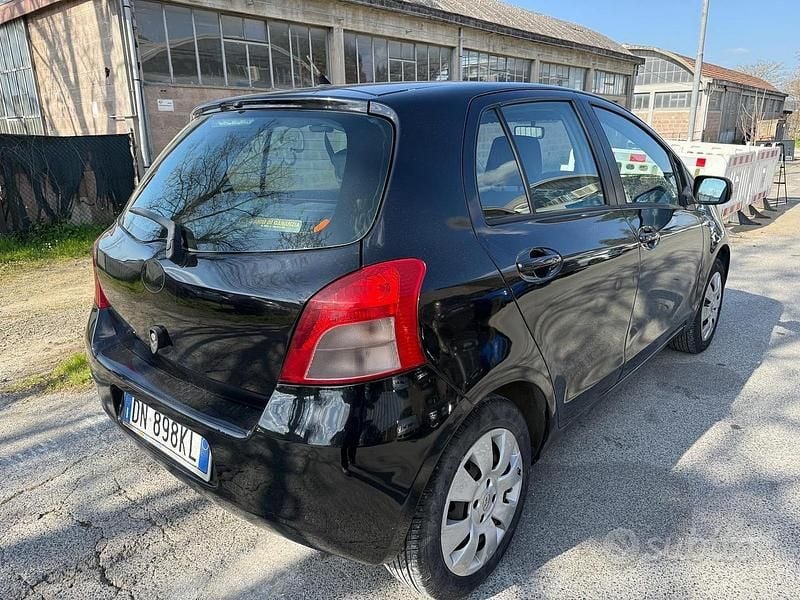 Usata Toyota Yaris 69 CV (50 kW) 2008 Blu Utilitaria