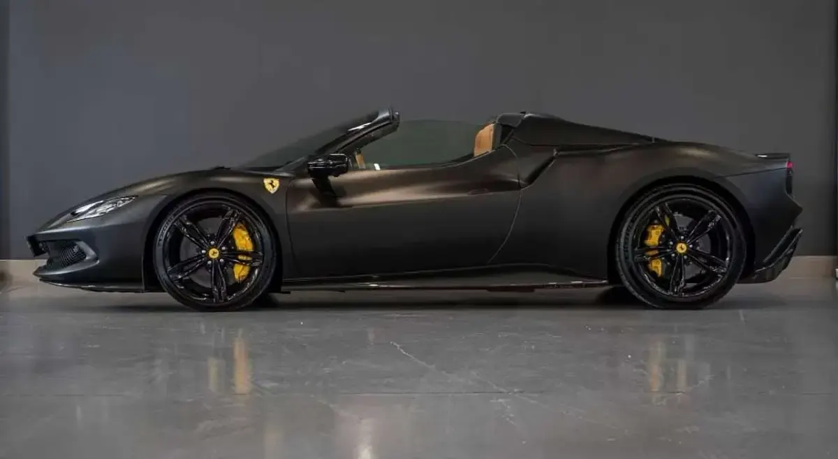Usata Ferrari 296 663 CV (487 kW) 2024 Nero Cabrio