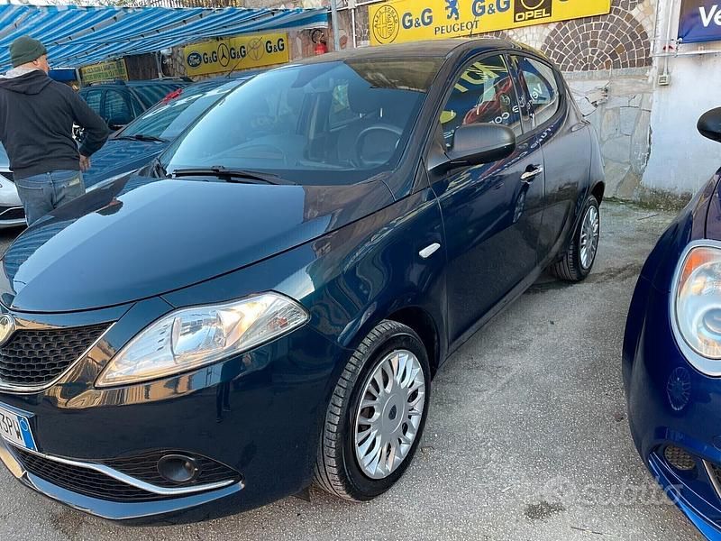 Usata Lancia Ypsilon Silver 69 CV (50 kW) 2015 Blu Utilitaria