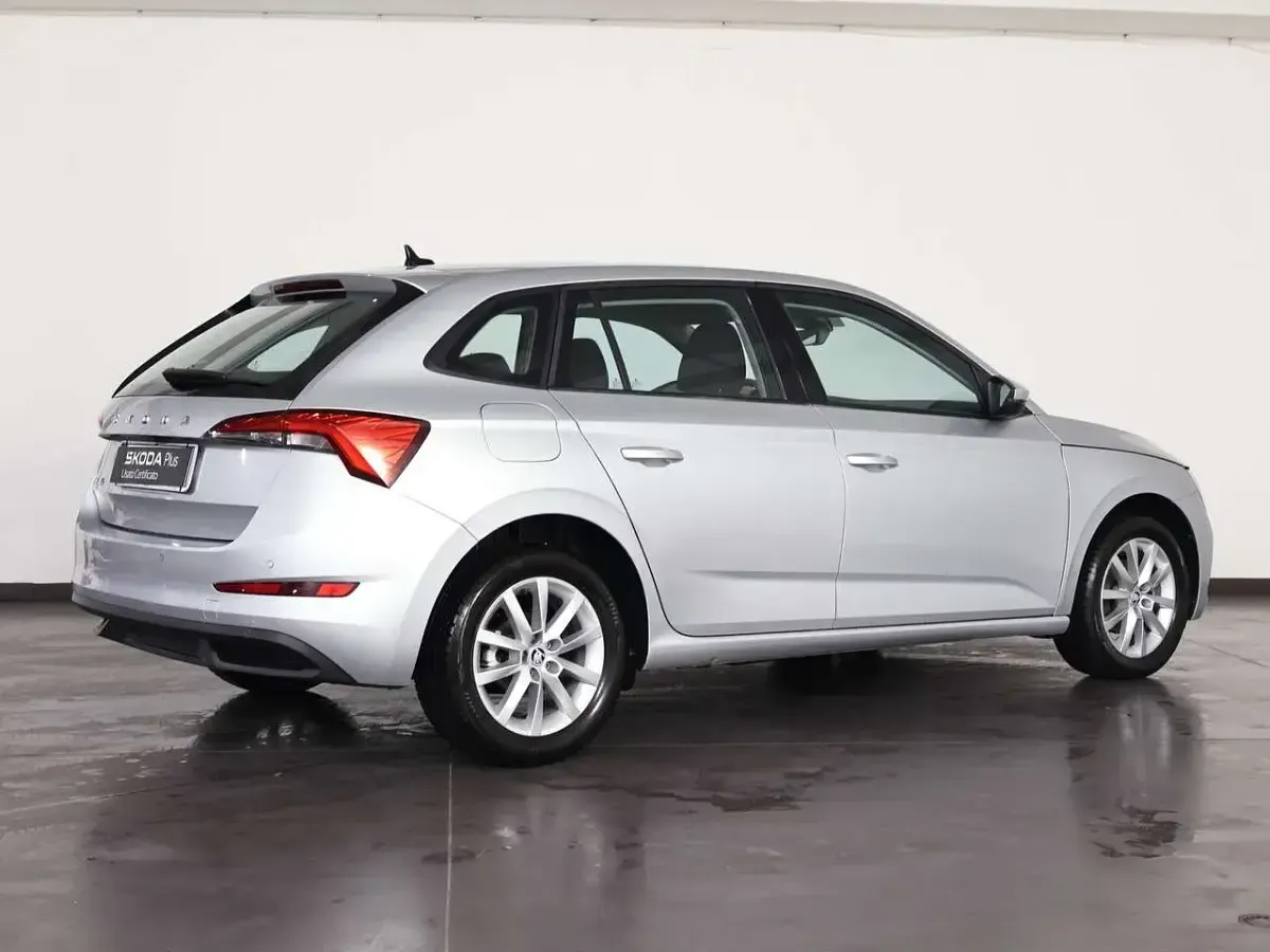 Usata Skoda Scala Ambition 110 CV (80 kW) 2022 Argento brillante Utilitaria