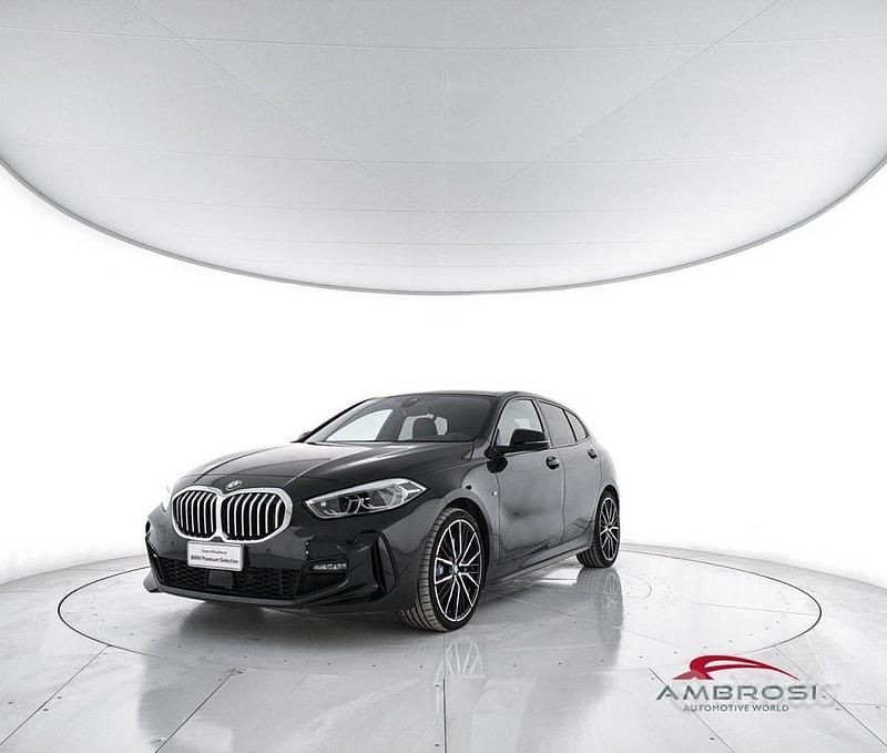 Black sapphire metallizzato Usata 2024 BMW 120 M Sport Due volumi | 39.000 € (Cara) - Immagine 1/4