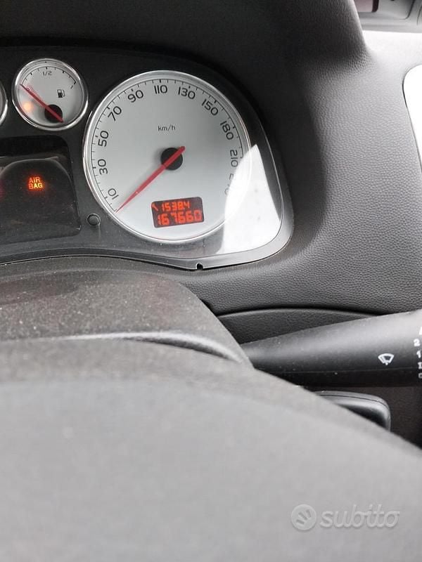 Begagnad Peugeot 307 CC 109 HK (80 kW) 2004 Cab