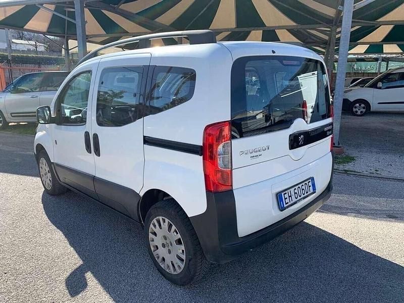 Begagnad Peugeot Bipper Outdoor 75 HK (55 kW) 2011 Vit Minibuss