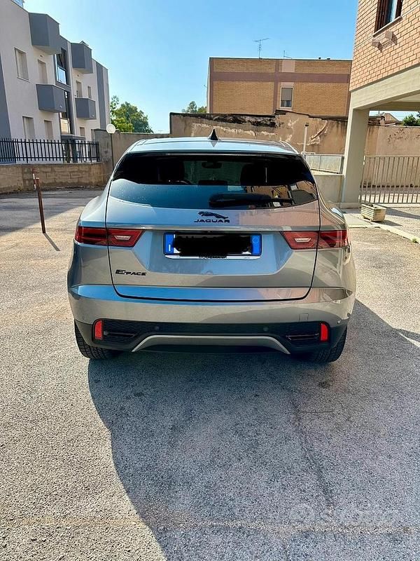 Usata Jaguar E-Pace 163 CV (119 kW) 2022 Grigio SUV