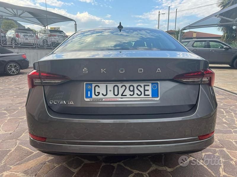 Usata Skoda Octavia Executive 116 CV (85 kW) 2022 Grigio scuro Berlina