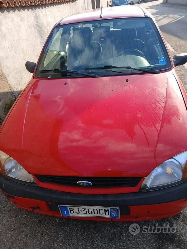 Usata Ford Fiesta 49 CV (36 kW) 2000 Rosso Berlina