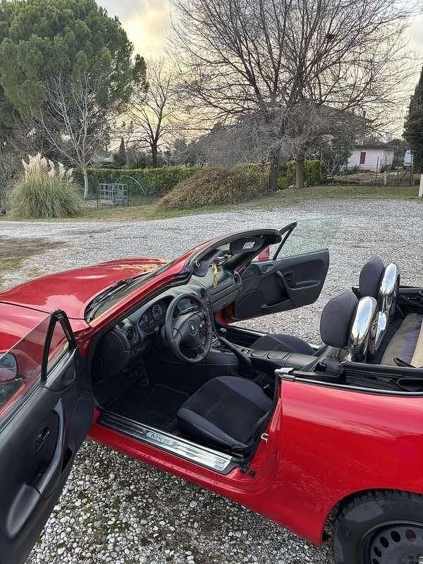 Usata Mazda MX5 110 CV (80 kW) 1998 Rosso Cabrio