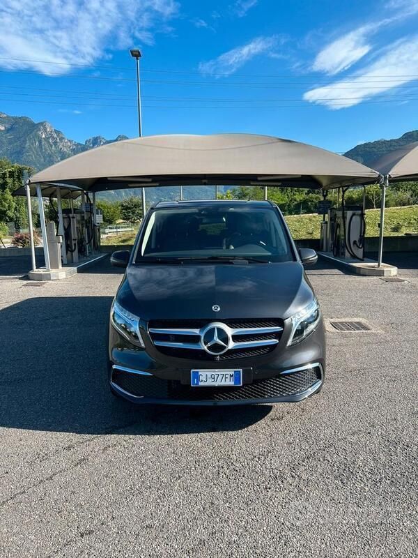 Usata Mercedes V250 Premium 190 CV (139 kW) 2022 Grigio Monovolume