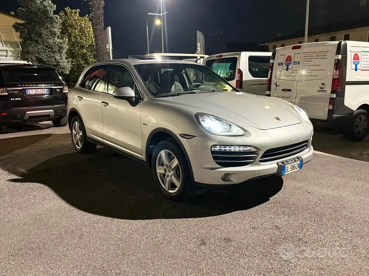 Usata Porsche Cayenne 245 CV (180 kW) 2012 Grigio SUV