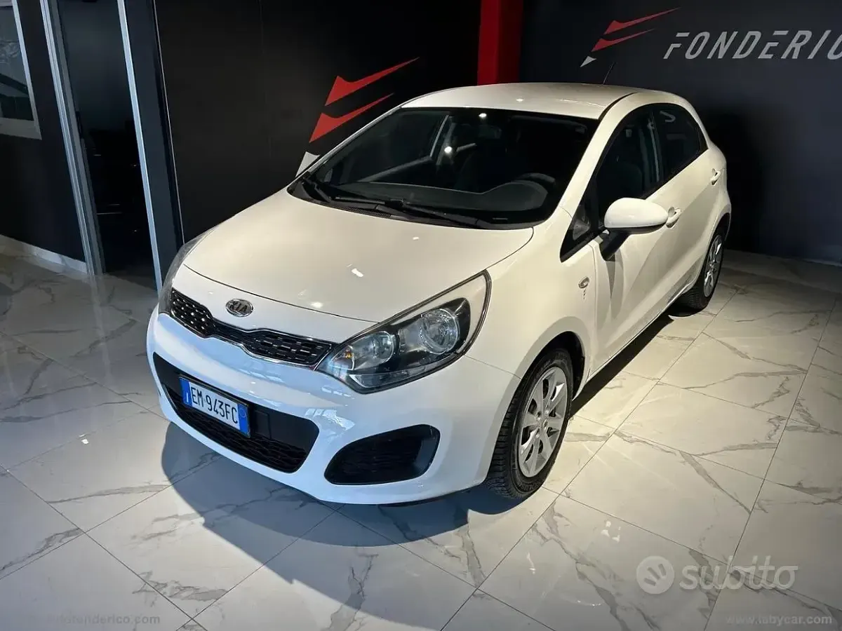 Usata Kia Rio EX 90 CV (66 kW) 2012 Bianco Berlina
