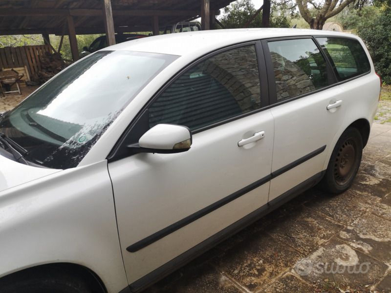 Bianco Usata 2004 Volvo V50 Station wagon | 600 € (Ottimo prezzo) - Immagine 1/1