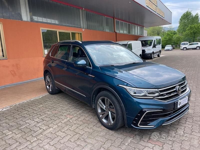 Usata VW Tiguan R-line 150 CV (110 kW) 2024 Blu SUV