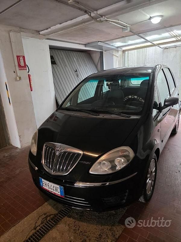 Usata Lancia Musa 95 CV (69 kW) 2012 Nero Monovolume