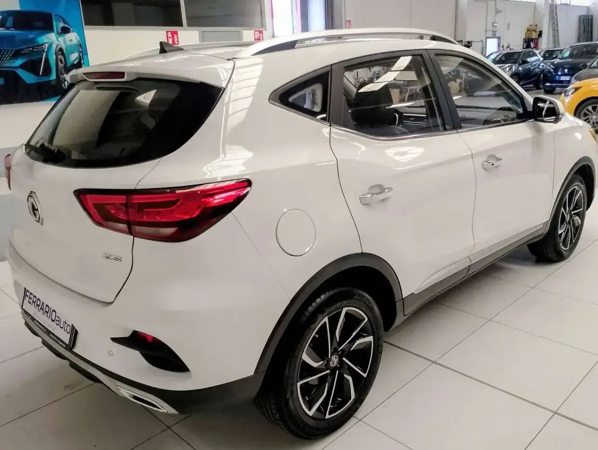 Usata MG ZS Luxury 111 CV (81 kW) 2023 Bianco SUV