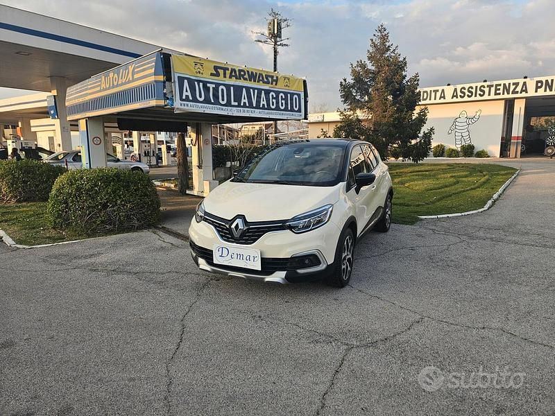 Usata Renault Captur Intens 90 CV (66 kW) 2018 Beige SUV
