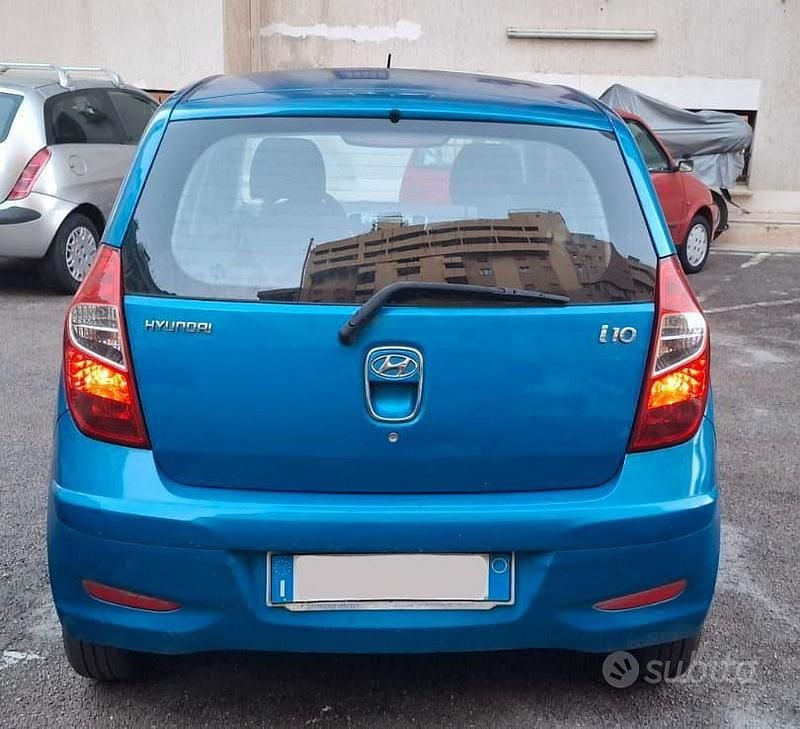 Blu/azzurro Usata 2011 Hyundai i10 Comfort Due volumi | 3900 € (Super prezzo) - Immagine 1/4