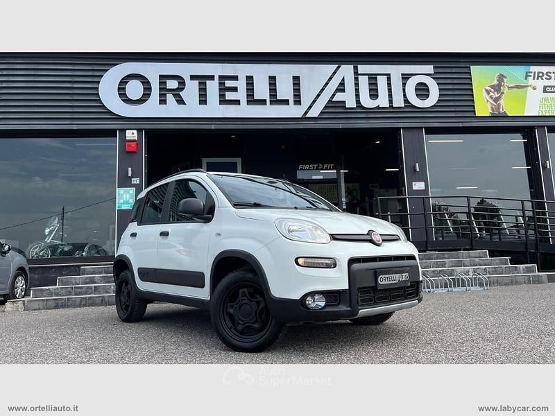 Usata Fiat Panda 4x4 S 95 CV (69 kW) 2018 Bianco Utilitaria
