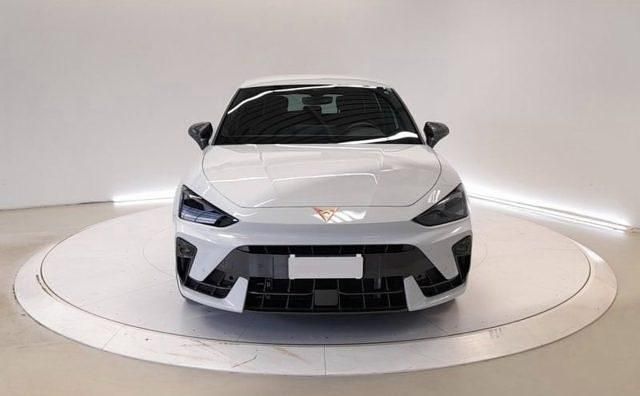 Usata Cupra Leon 150 CV (110 kW) 2025 Bianco pastello Berlina