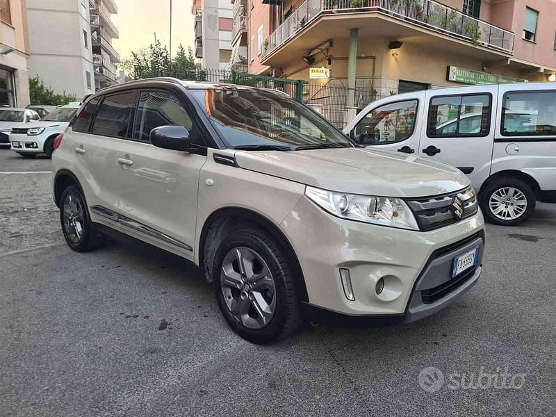 Beige Usata 2015 Suzuki Vitara SUV | 9500 € (Buon prezzo) - Immagine 1/4