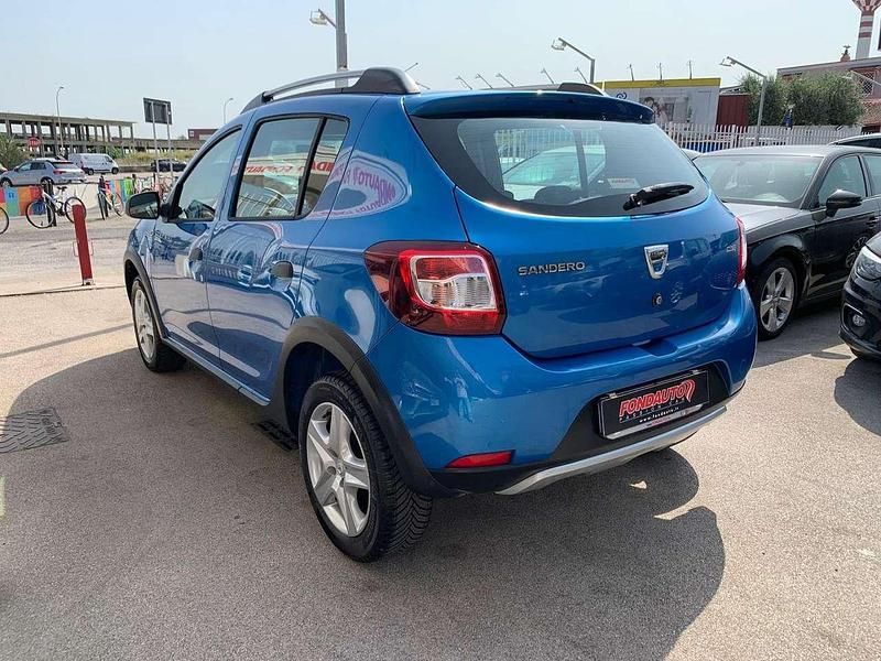Usata Dacia Sandero Stepway 90 CV (66 kW) 2016 Blu Utilitaria