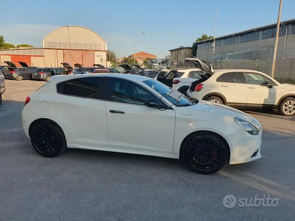 Usata Alfa Romeo Giulietta Quadrifoglio Verde 120 CV (88 kW) 2015 Bianco Utilitaria