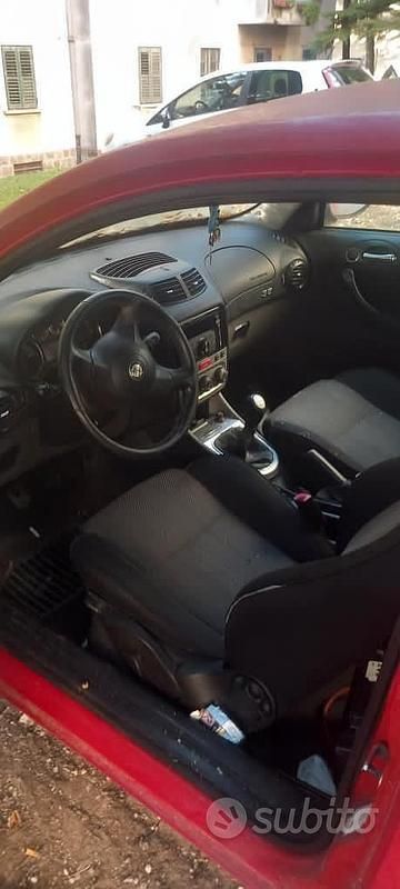 Usata Alfa Romeo 147 120 CV (88 kW) 2009 Rosso Utilitaria