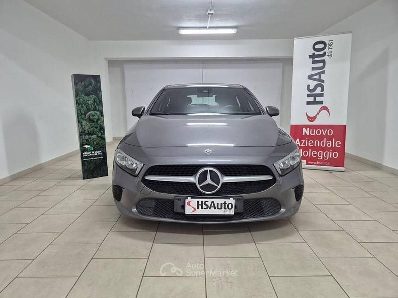 Usata Mercedes A180 Business 116 CV (85 kW) 2022 Mountaingrau (n.b modello 180 Berlina