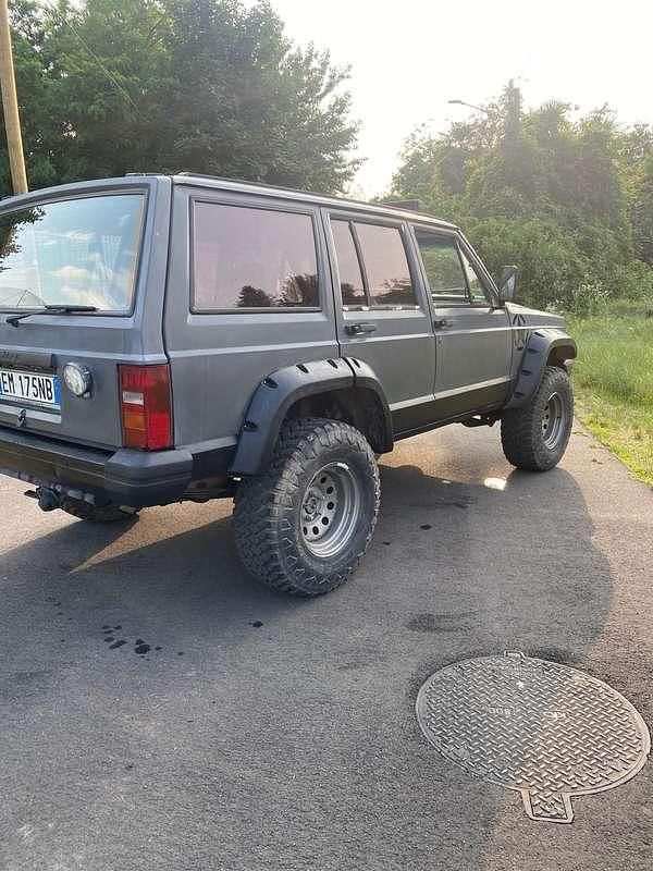 Usata Jeep Cherokee 174 CV (127 kW) 1990 Grigio SUV