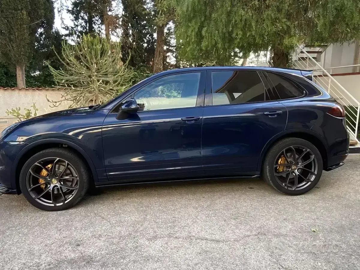 Usata Porsche Cayenne 245 CV (180 kW) 2012 Bluazzurro SUV