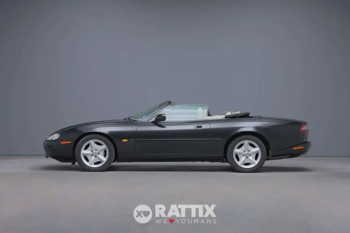 Usata Jaguar XK8 284 CV (208 kW) 1997 Nero Cabrio