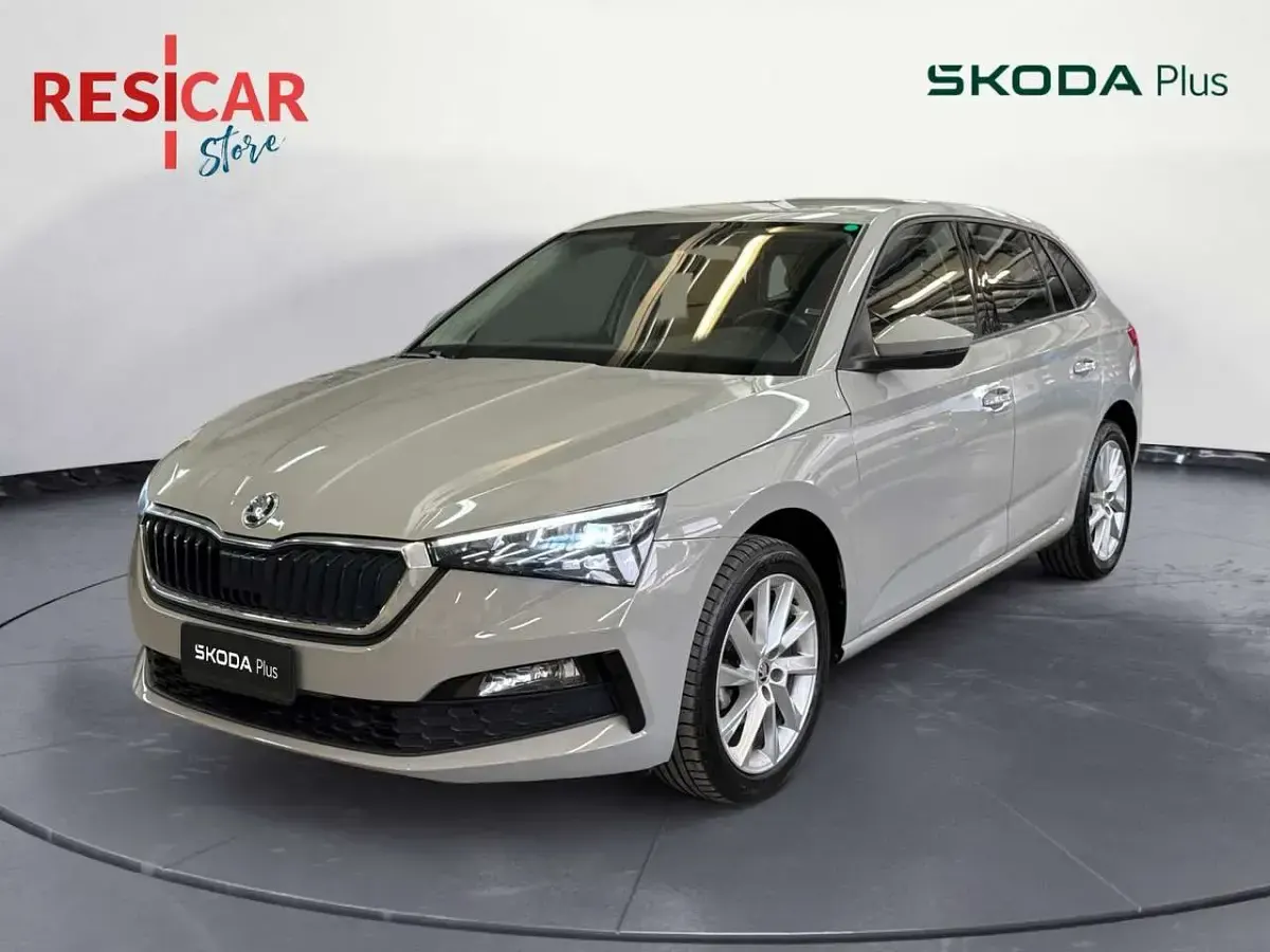 Usata Skoda Scala Style 150 CV (110 kW) 2023 Grigio metallizzato Utilitaria