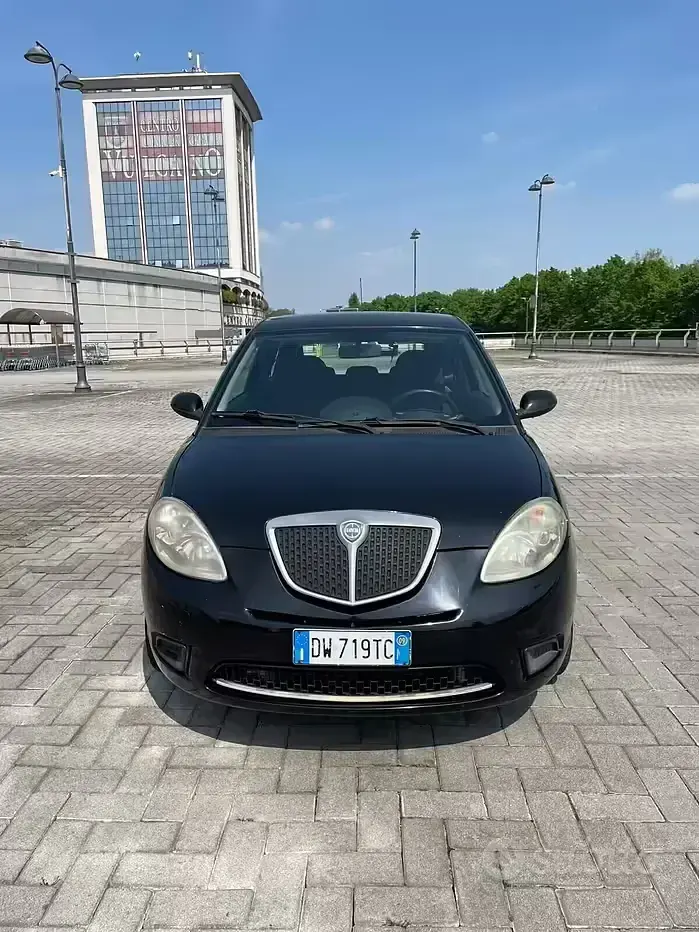 Usata Lancia Ypsilon 77 CV (56 kW) 2009 Nero Utilitaria