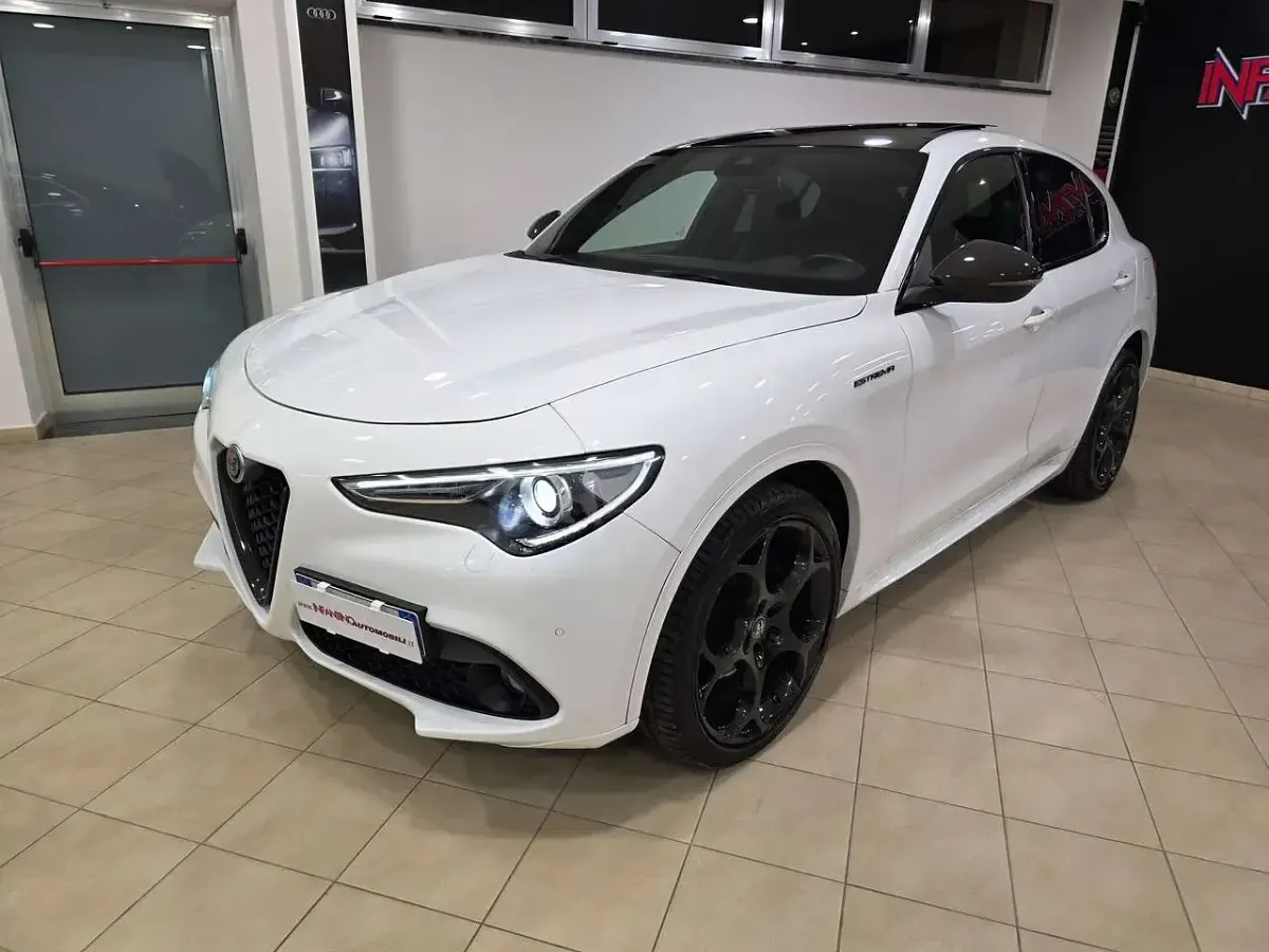 Usata Alfa Romeo Stelvio Estrema 209 CV (153 kW) 2022 Bianco SUV