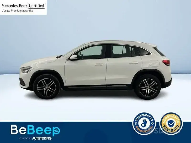 Usata Mercedes GLA200 150 CV (110 kW) 2021 Bianco pastello SUV