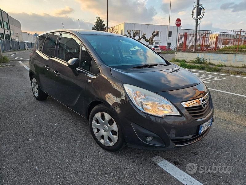 Usata Opel Meriva 120 CV (88 kW) 2012 Grigio Monovolume
