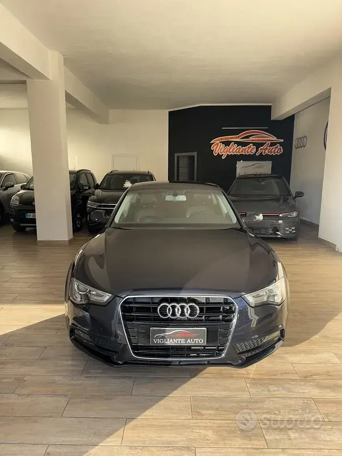 Usata Audi A5 Advanced 177 CV (130 kW) 2011 Blu Coupé