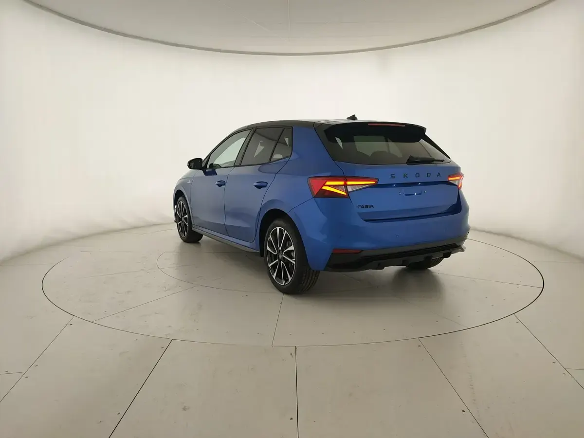 Nuova Skoda Fabia Monte Carlo 115 CV (84 kW) 2026 Blu race metallizzato nero tulipano perl Utilitaria