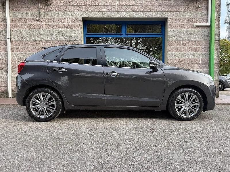Usata Suzuki Baleno 90 CV (66 kW) 2018 Grigio Utilitaria